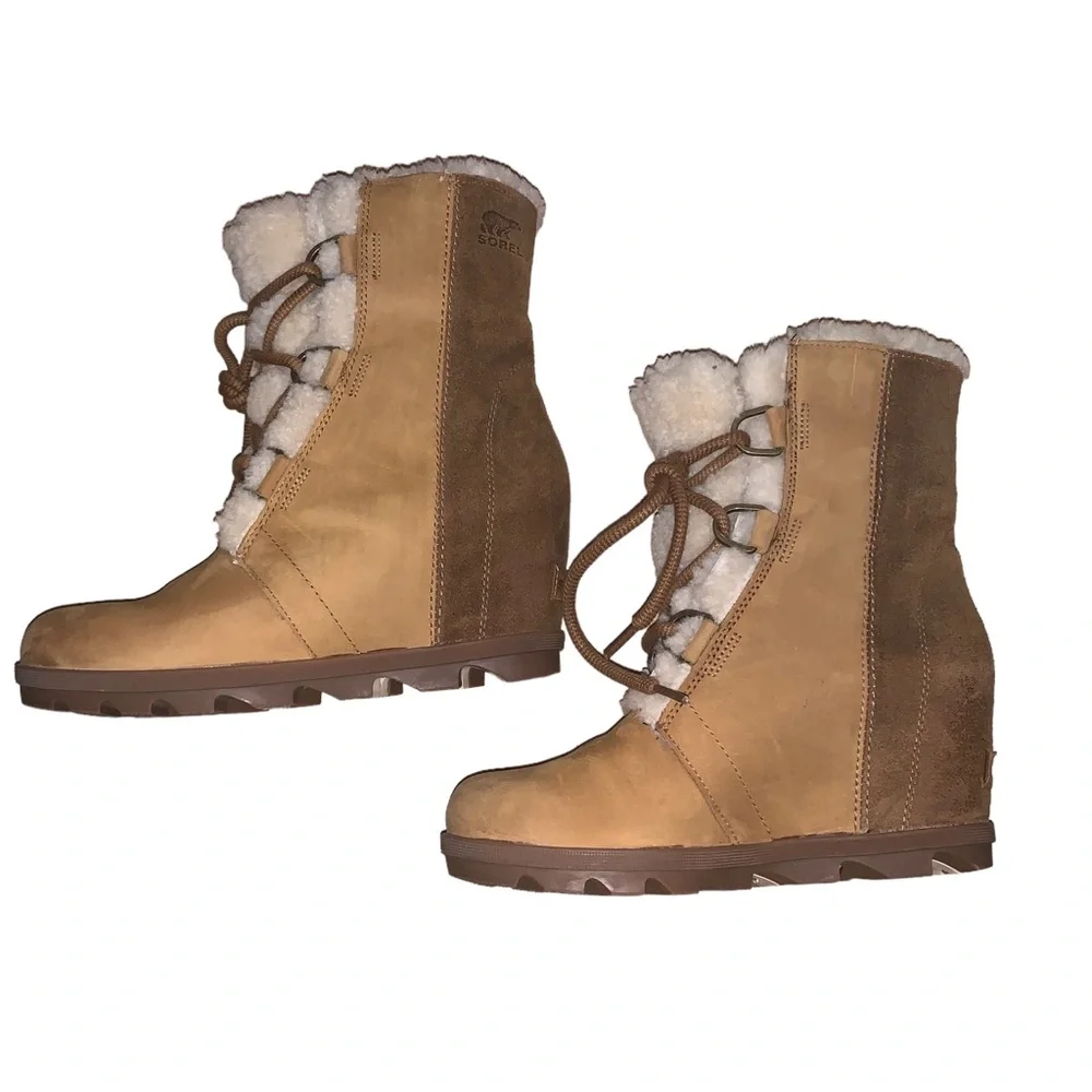 Sorel Lace Up Hidden Wedge Women’s Boots w/ shearling Light Tan Size 9